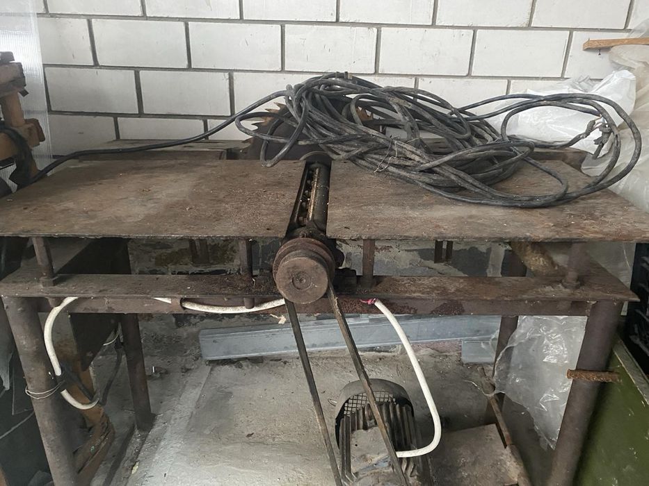 Деревообробний верстат