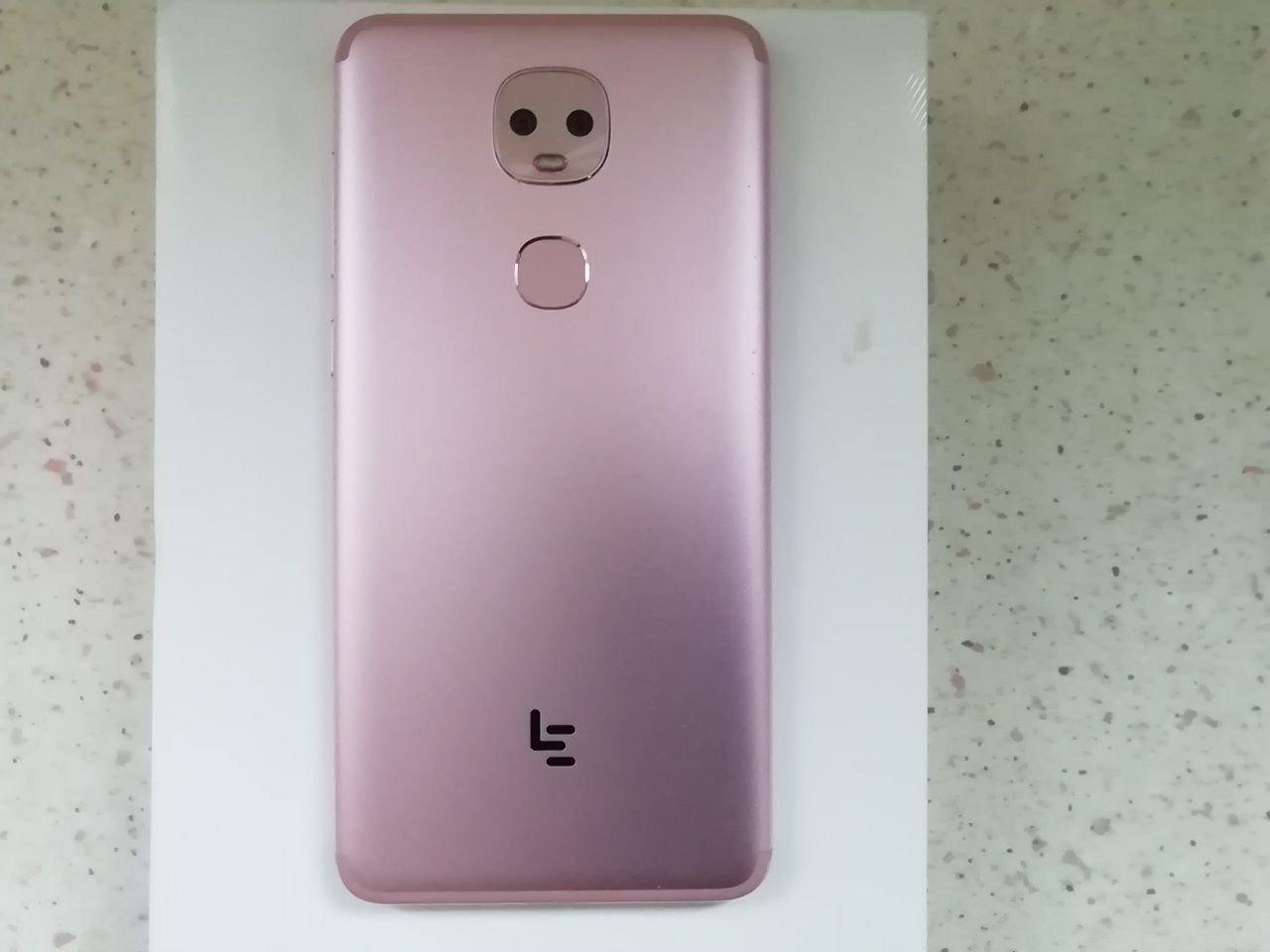 Мобильный телефон LeEco Le Pro 3 AI Edition (x651) 4/32GB Rose Gold