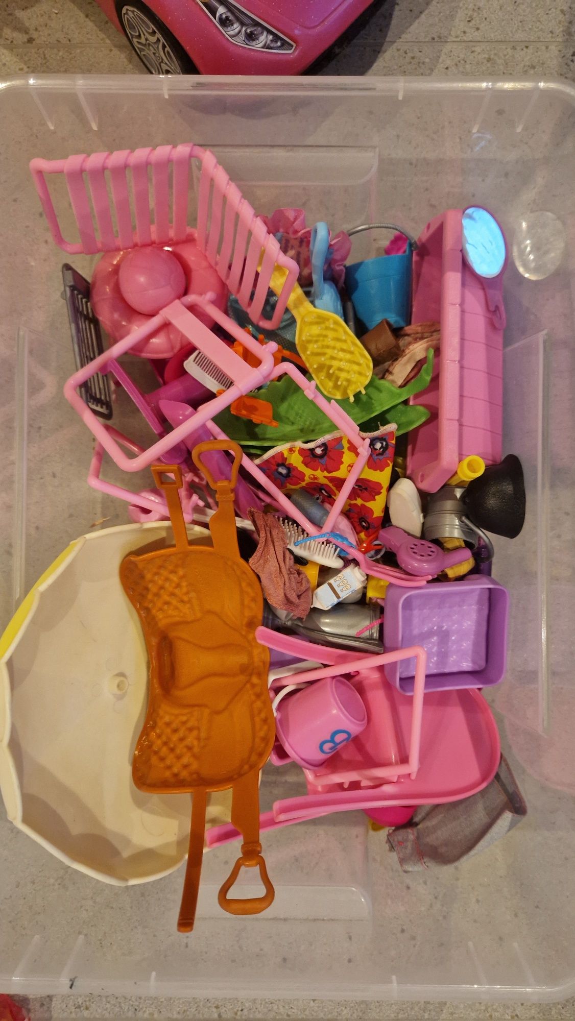 Barbie Dreamhouse,  Bonecas e acessórios