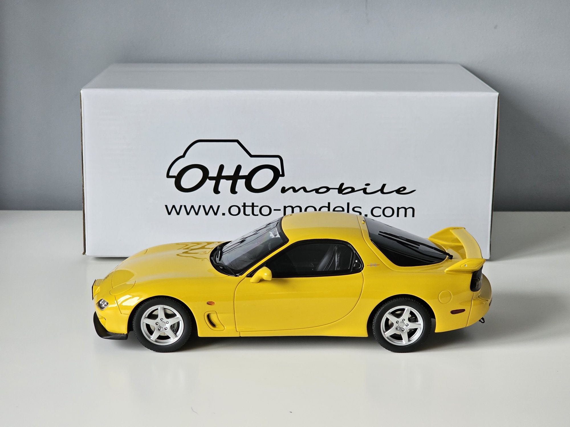 1:18 Mazda RX-7 FD Type R Bathrurst R Otto-mobile OT397