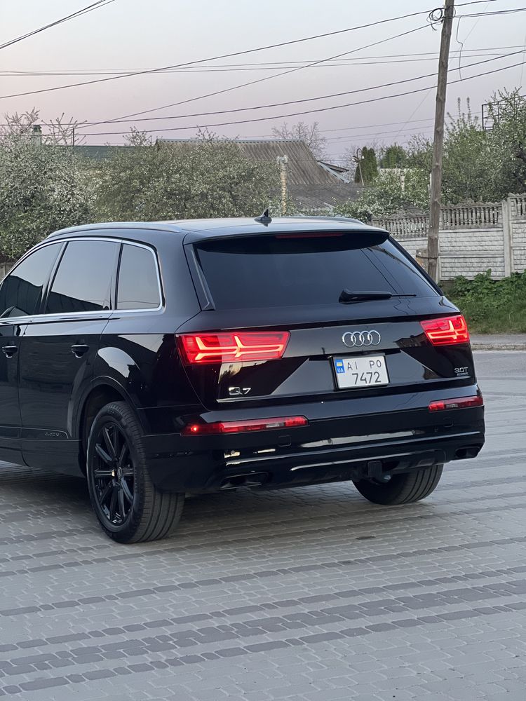 Продам Audi Q7 4M