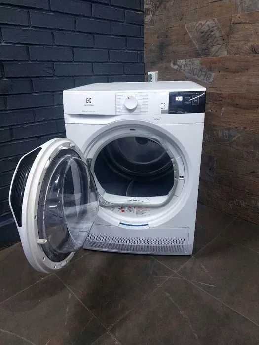 Недорога якісна сушильна машина Electrolux hi75k89 8кг сушка б у б/в