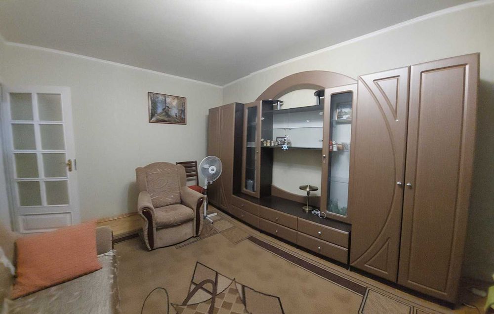 Здається 2х кімнатна в дружньому будинку на вул. Ахматовой