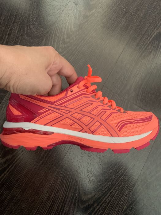Кросівки жіночі asics, 39 розмір, маломірні