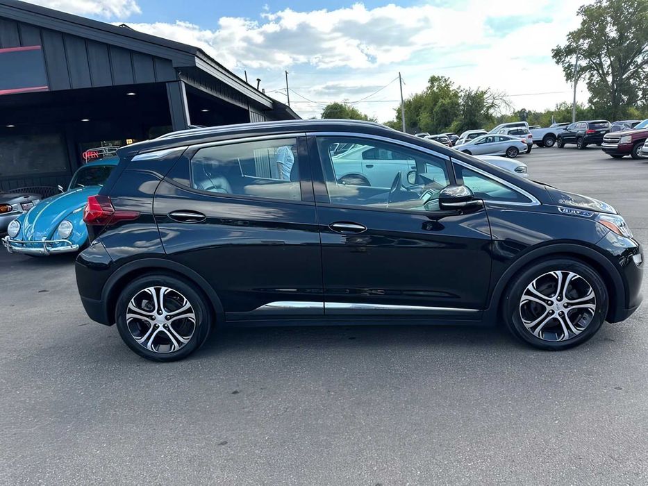 Chevrolet Bolt EV      2017