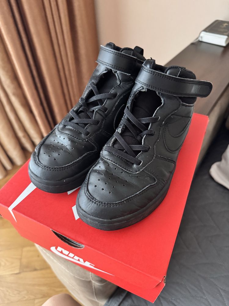 Nike кроссовки осінь