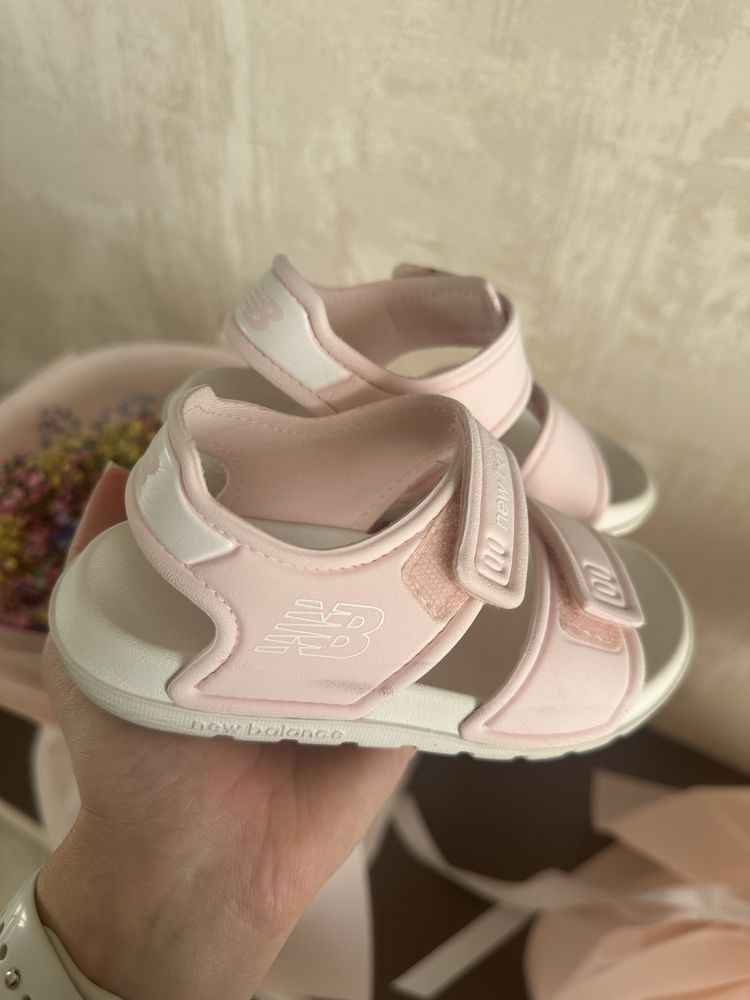 Дитячі босоніжки New Balance