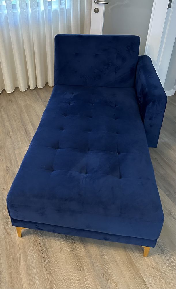 Chaise azul marinho de veludo