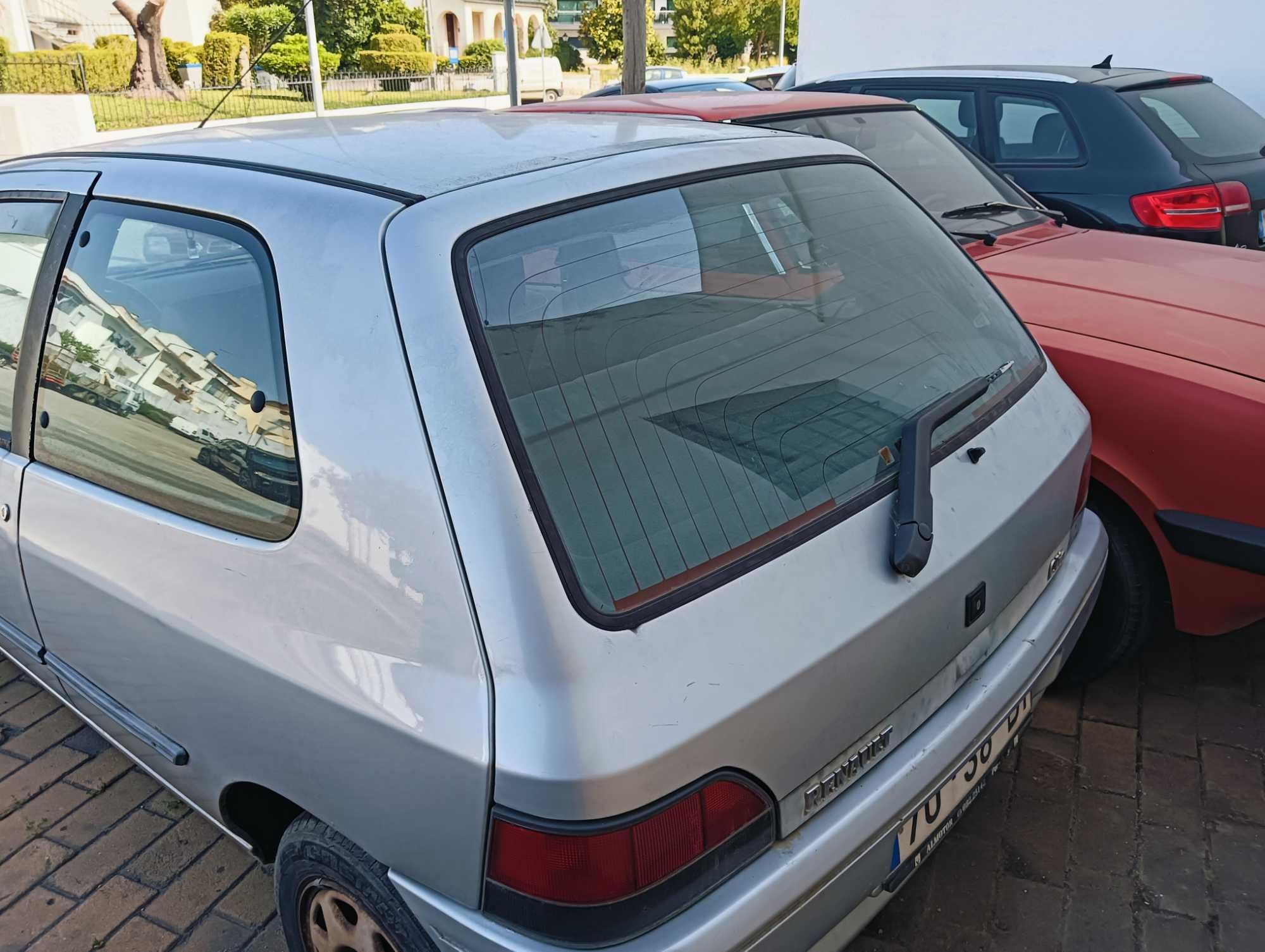 Renault Clio 1200 a gasolina em bom estado