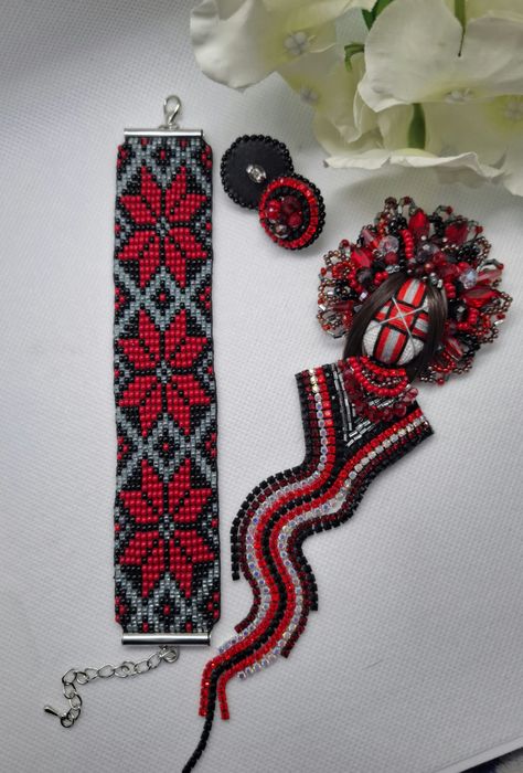 Брошка оберіг "Лялька мотанка"