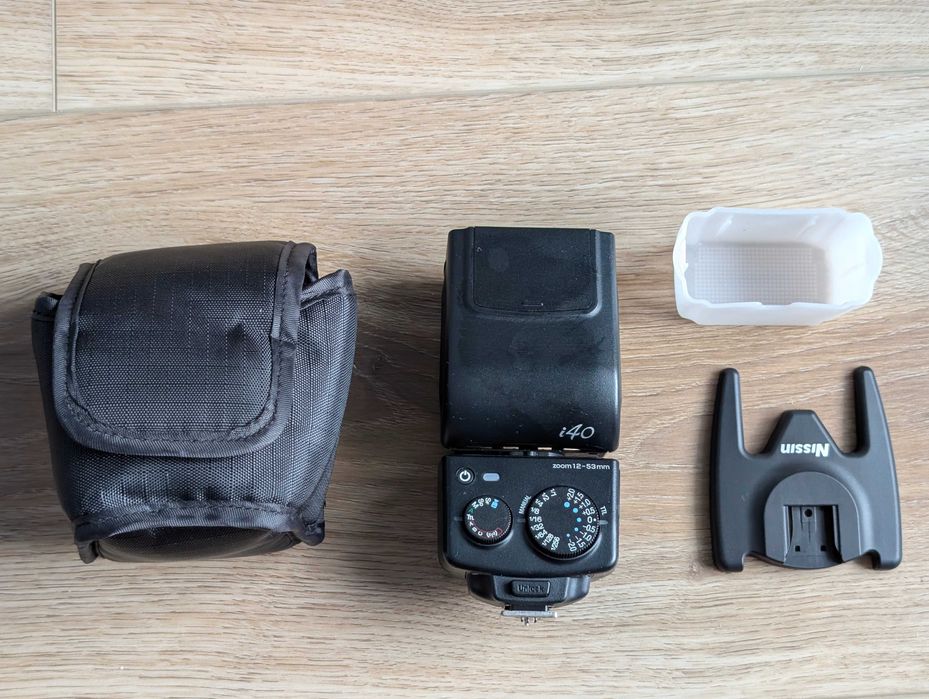 Lampa błyskowa Nissin i40 z ledem Video do Panasonic Olympus MFT