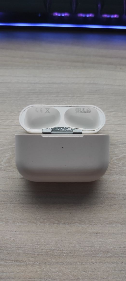 !!!СРОЧНО!!! Продаю РАБОЧИЙ КЕЙС AirPods Pro!