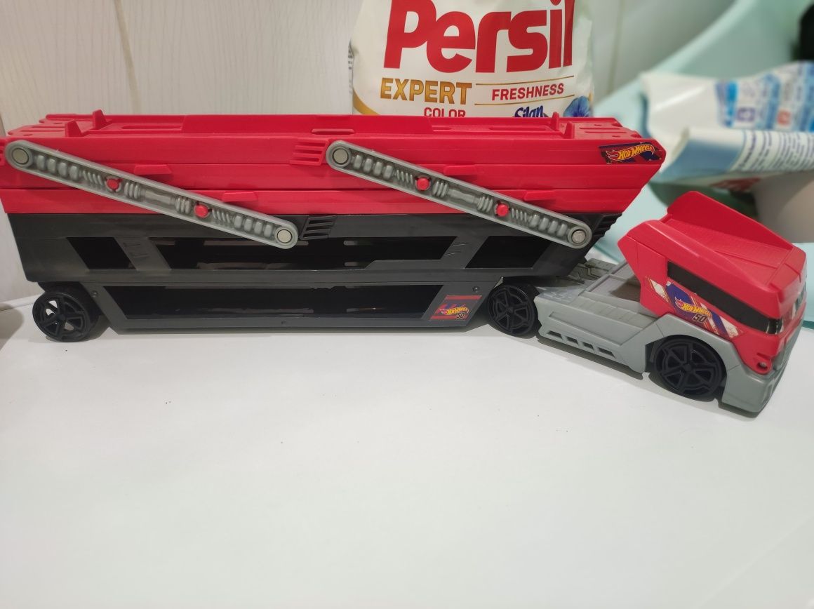Автовоз Hot Wheels фура