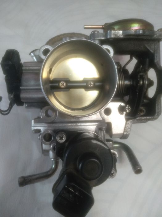 Продам дроссельную заслонку  Митсубиси Pajero.   Оригинал !