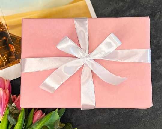 Подарунок до дня матері жіночий подарунковий бокс солодощів для мами