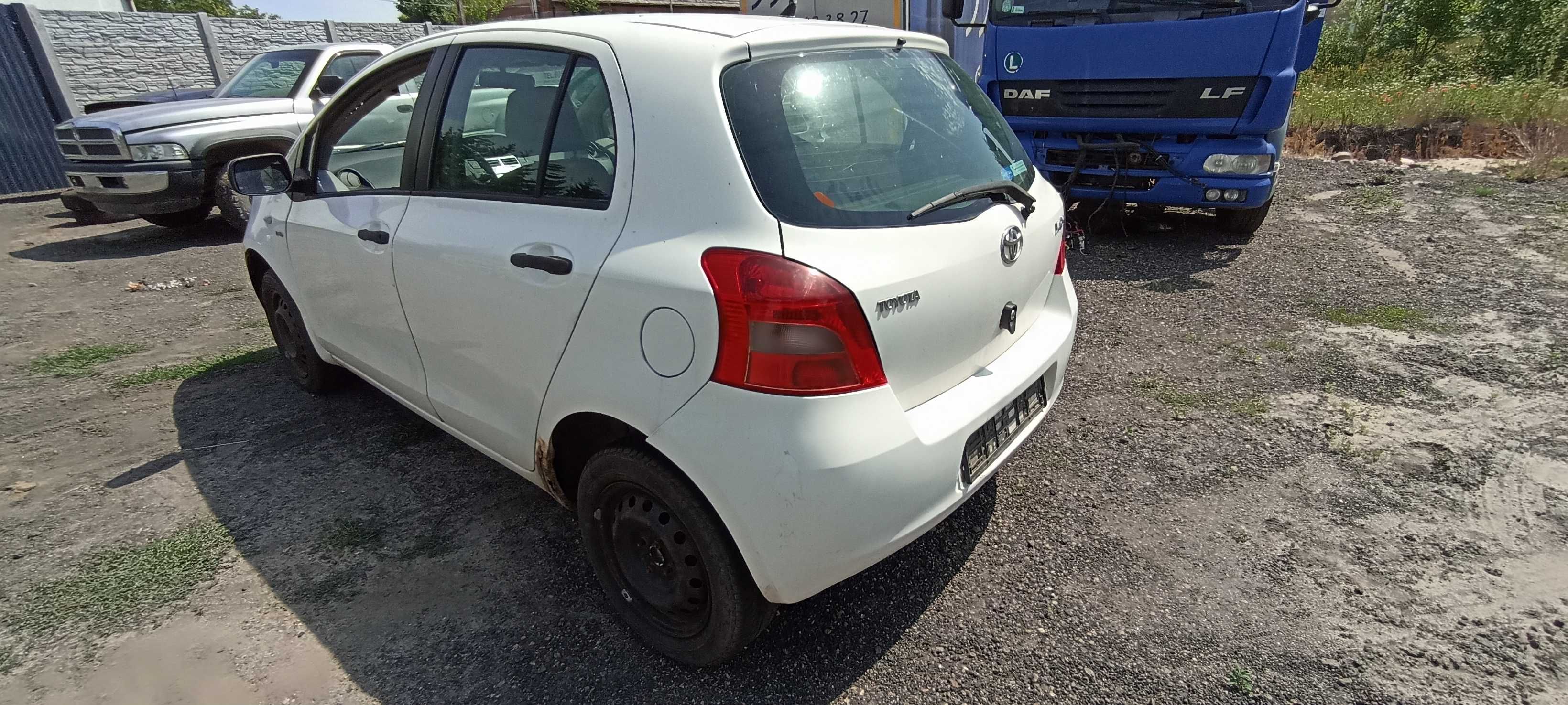 drzwi przód przednie toyota yaris 5d 1.4 d4d lak 068