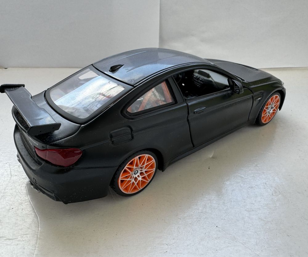 Model samochodu w skali 1:24 Bmw M4 GTS Maisto Bburago