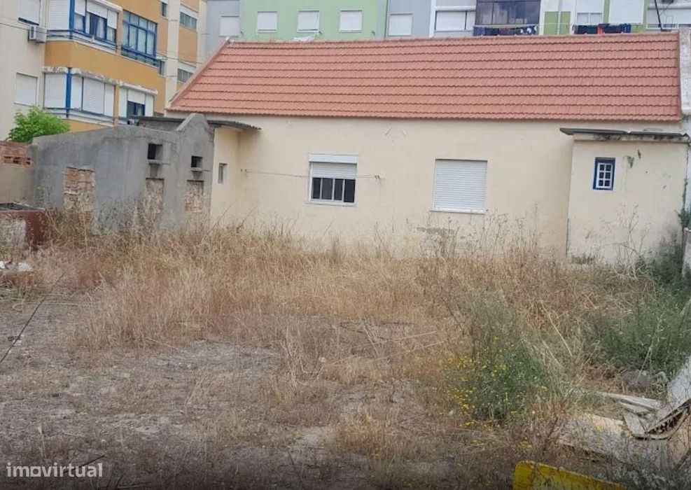 Lote De Terreno Para Construção De Moradia