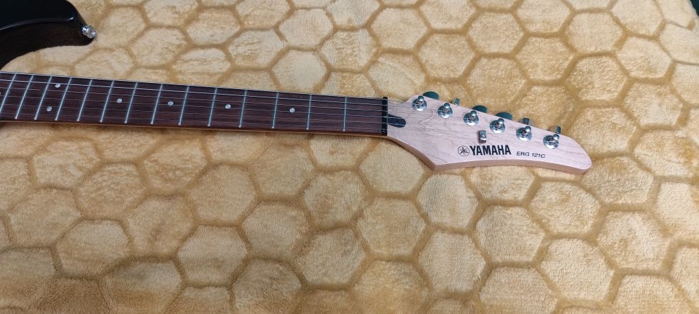 Gitara elektryczna YAMAHA ERG 121C