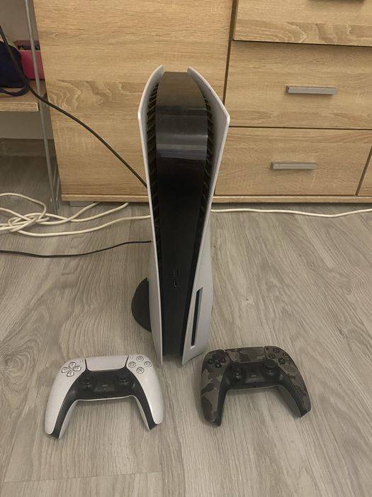 Konsola Sony PlayStation 5 + 2 pada