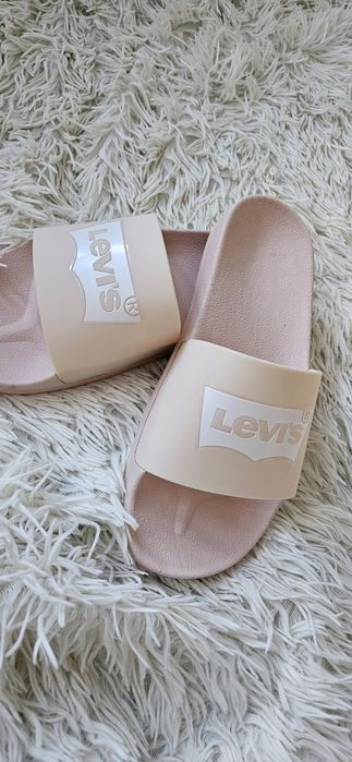 Levi's Klapki June basen różowe r 40
