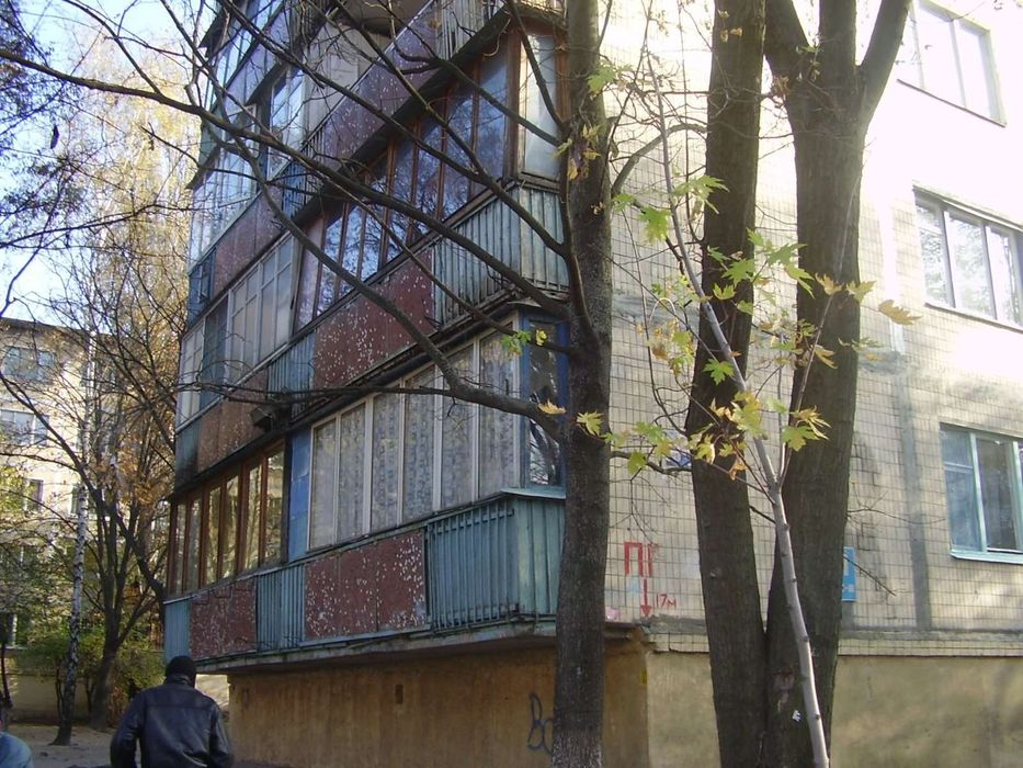 Продаж 3 кімнатної квартири вул. П. Курінного 9