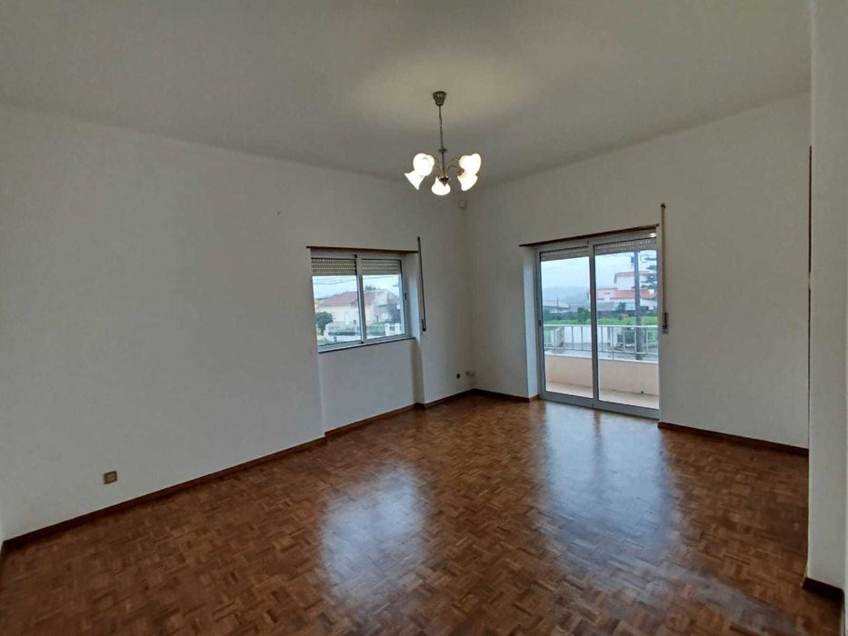 Arrenda-se apartamento T3, a 5 mins das Caldas da Rainha