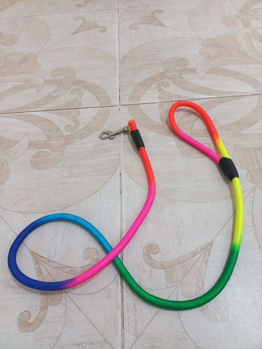 Продается новый поводок для собаки.