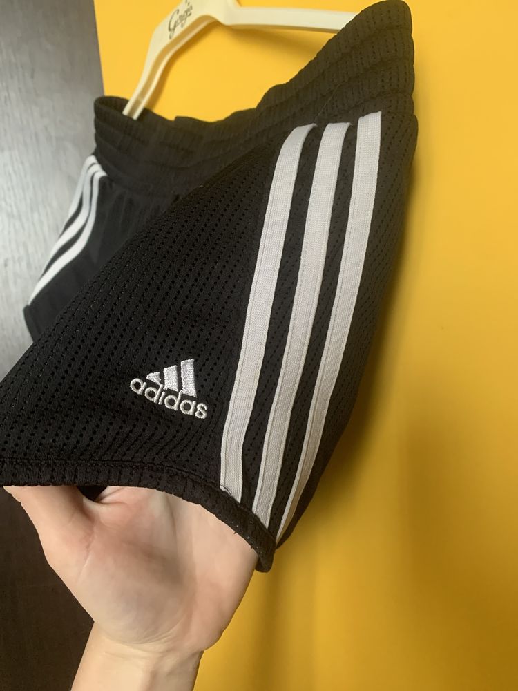 Шорти adidas xs s чорні