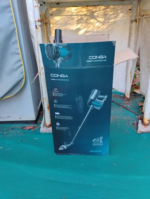 Aspirador vertical Cecotec com fio