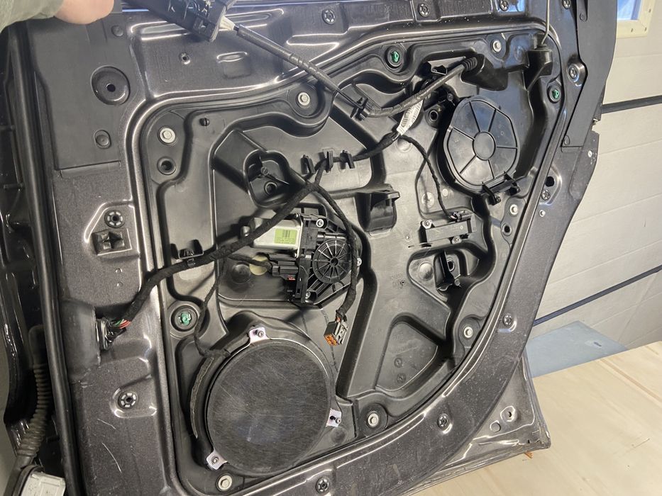 Dodge durango czesci drzwi prawy tyl