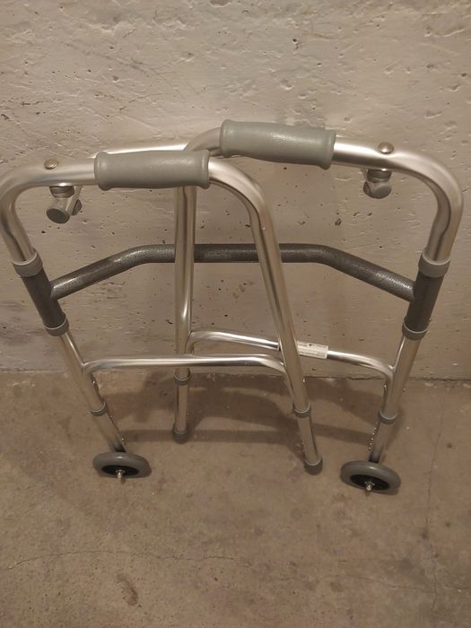 Chodzik rehabilitacyjny. balkonik