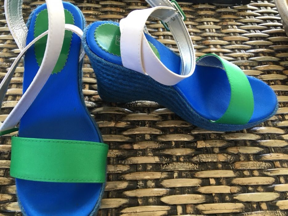 Sandálias/Sapatos salto alto azuis e verdes, marca Benetton - NOVOS