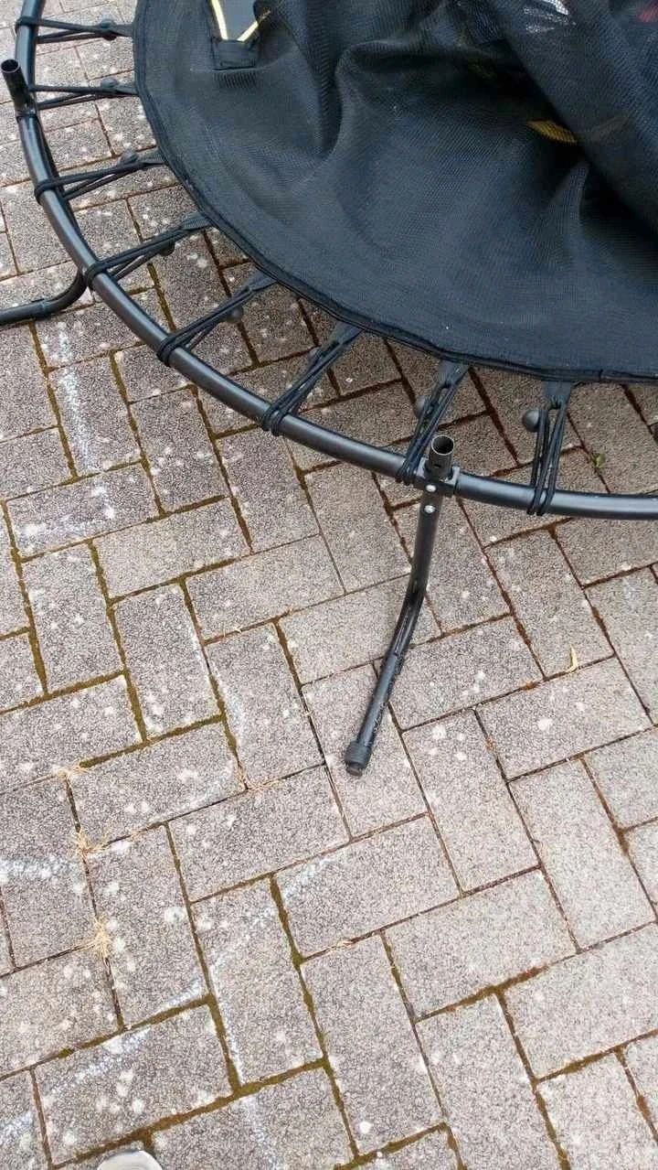 Trampolina dla jednego dziecka mała stan bardzo dobry .
