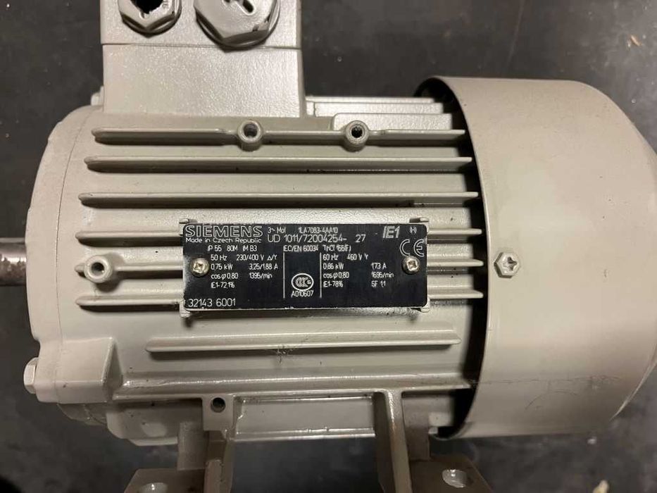 nowy SILNIK elektryczny SIEMENS 0,75kW 1-3fazy 230/400V 1395/min IP-55