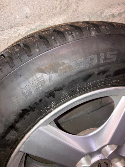 Opony zimowe Falken z felgami 195/65 r.15