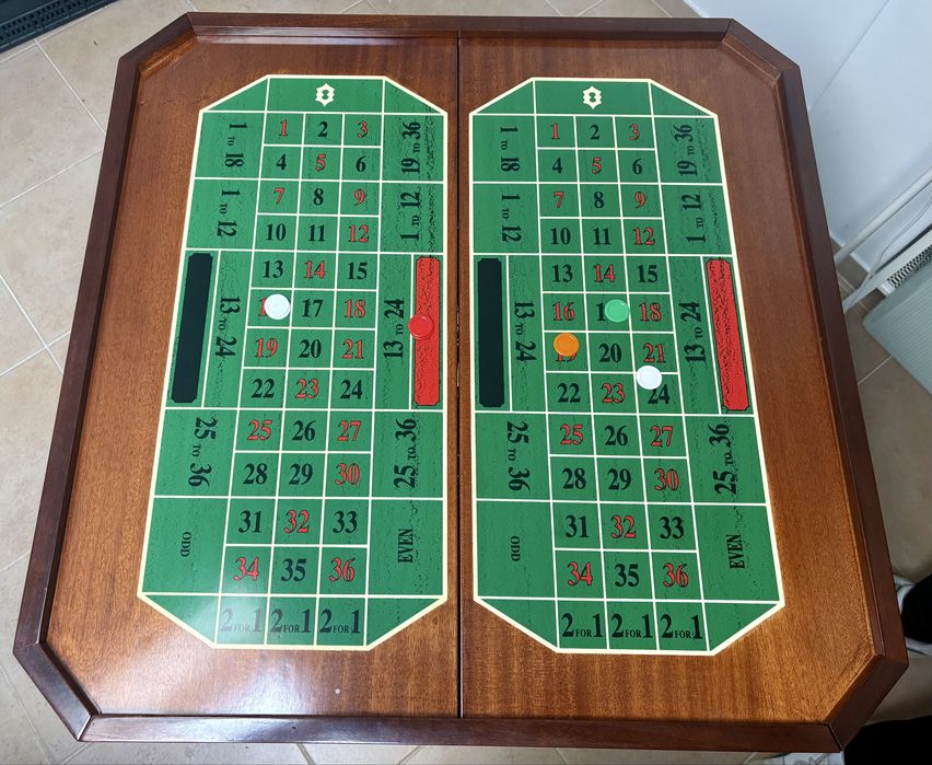 Mesa de Jogo estilo inglês em madeira e completa