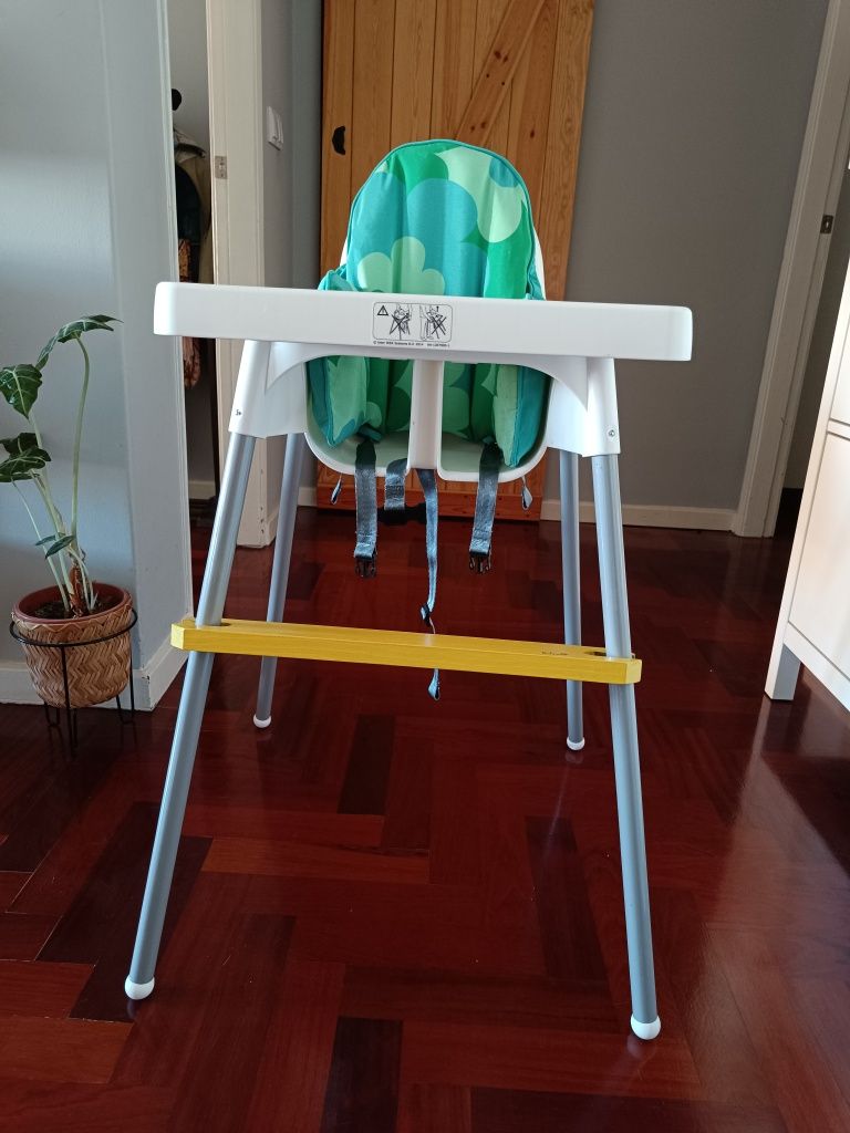 Cadeira alimentação bebé c/ apoio de pés + adaptador