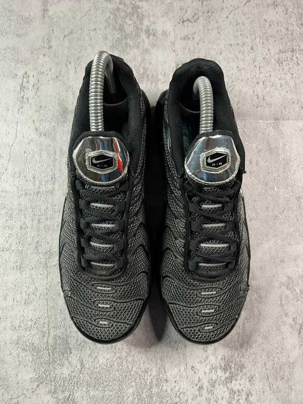 Air Max Plus Black Metallic Silver Size 39EU