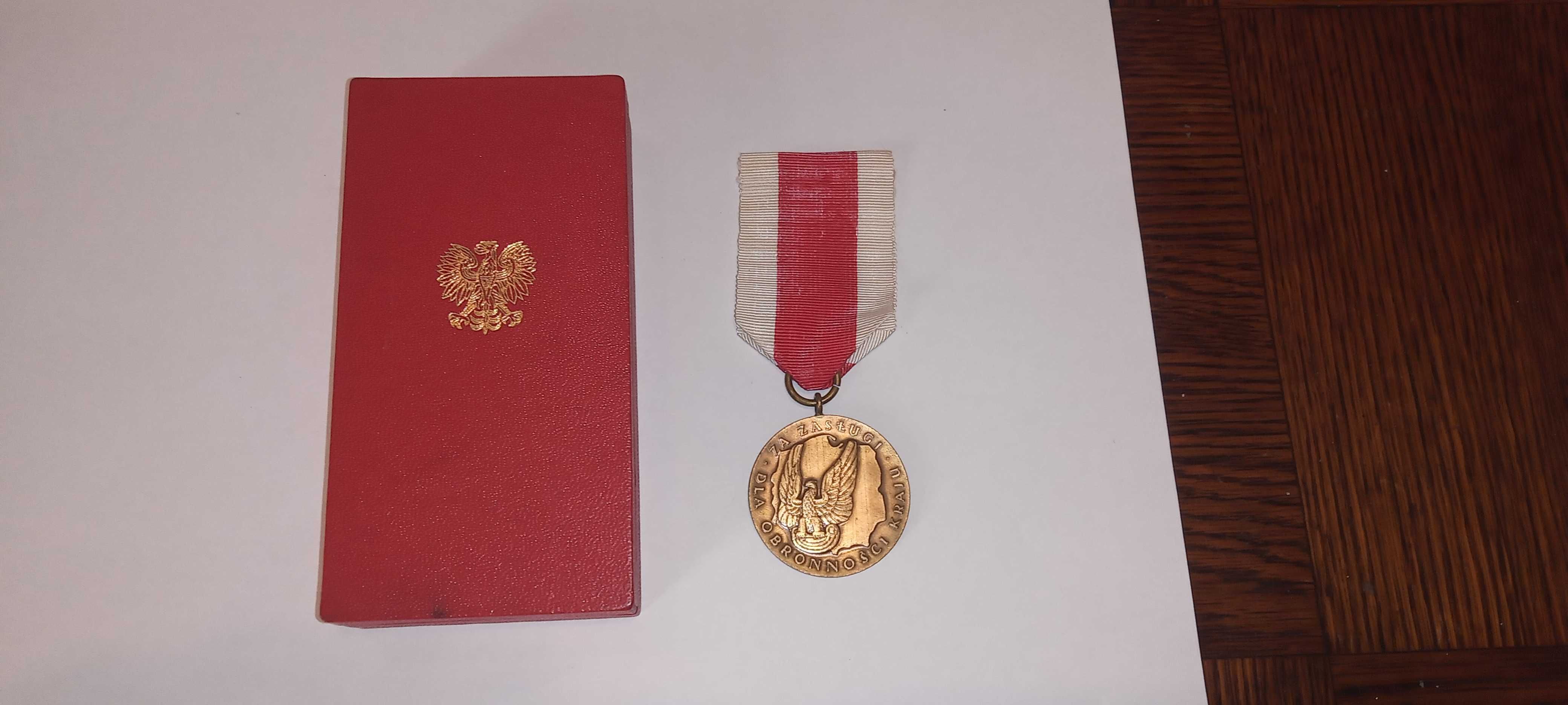 Medal "Za zasługi dla Obronności Kraju" brązowy + etui