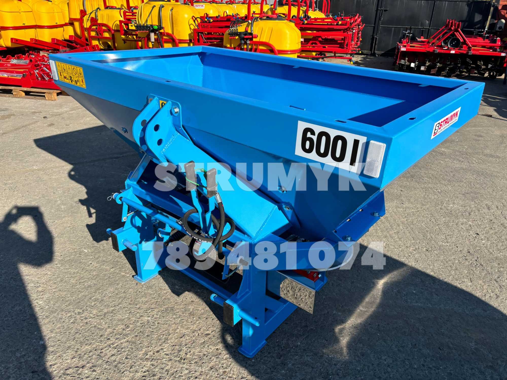 rozsiewacz nawozu DWUTALERZOWY Strumyk plandeka/kratka 400l -1600l