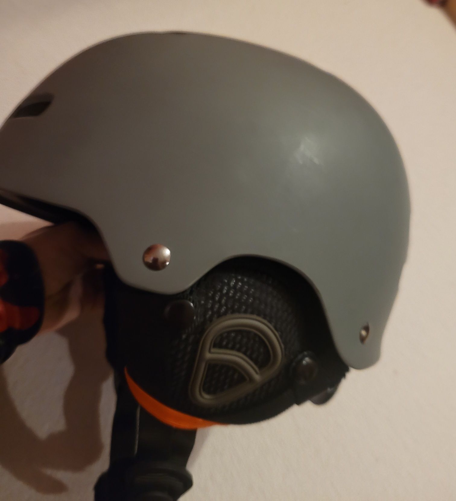 Kask na narty lub snowboard