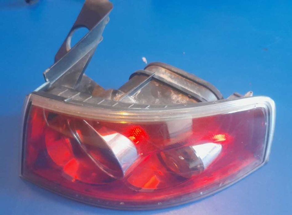 Lampa tylna prawa lewa tył wkład na żarówki prawy Seat Ibiza 3 2002-