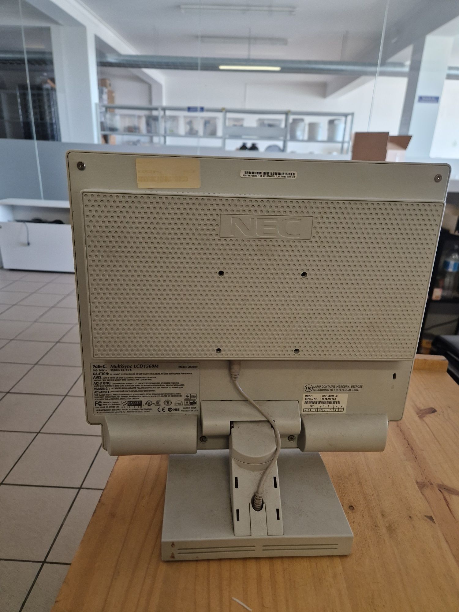 Monitor 15"nec clássico.