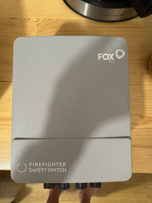 Протипожежний вимикач для сонячних батарей FOX S-Box