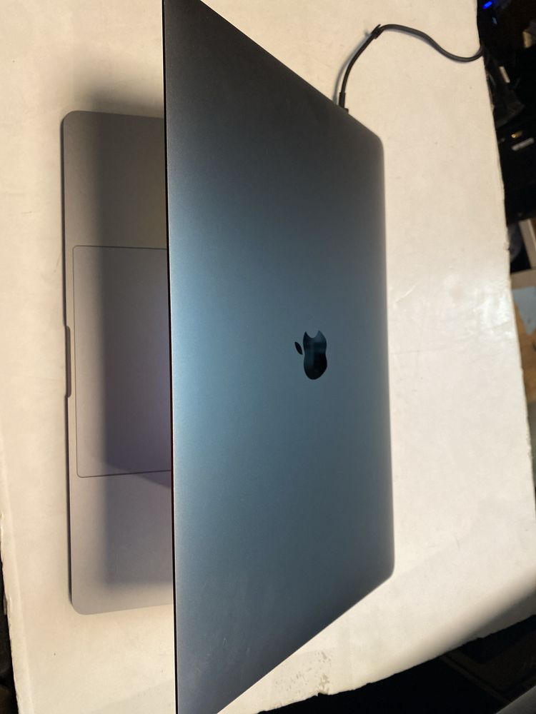 Apple MacBook Pro A1990 15,1 2019 i7-8850H 16GB 512GB NVMe