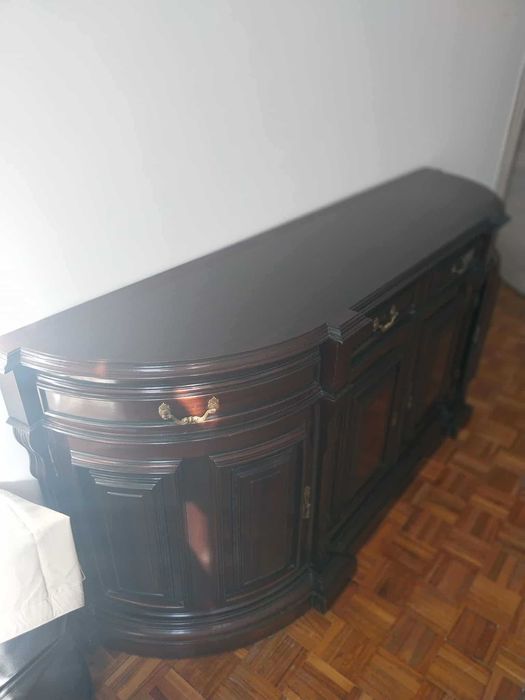 Aparador de madeira mogno