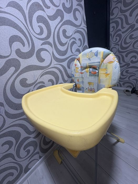 Дитяче годувальне крісло