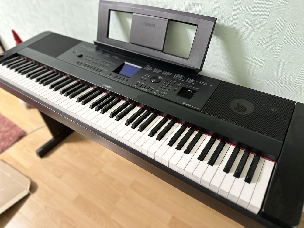 Продаю синтезатор піаніно Yamaha DGX-660 Black