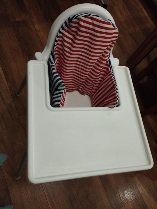 Krzesło/ krzesełko do karmienia Ikea z poduszką i podnóżkiem